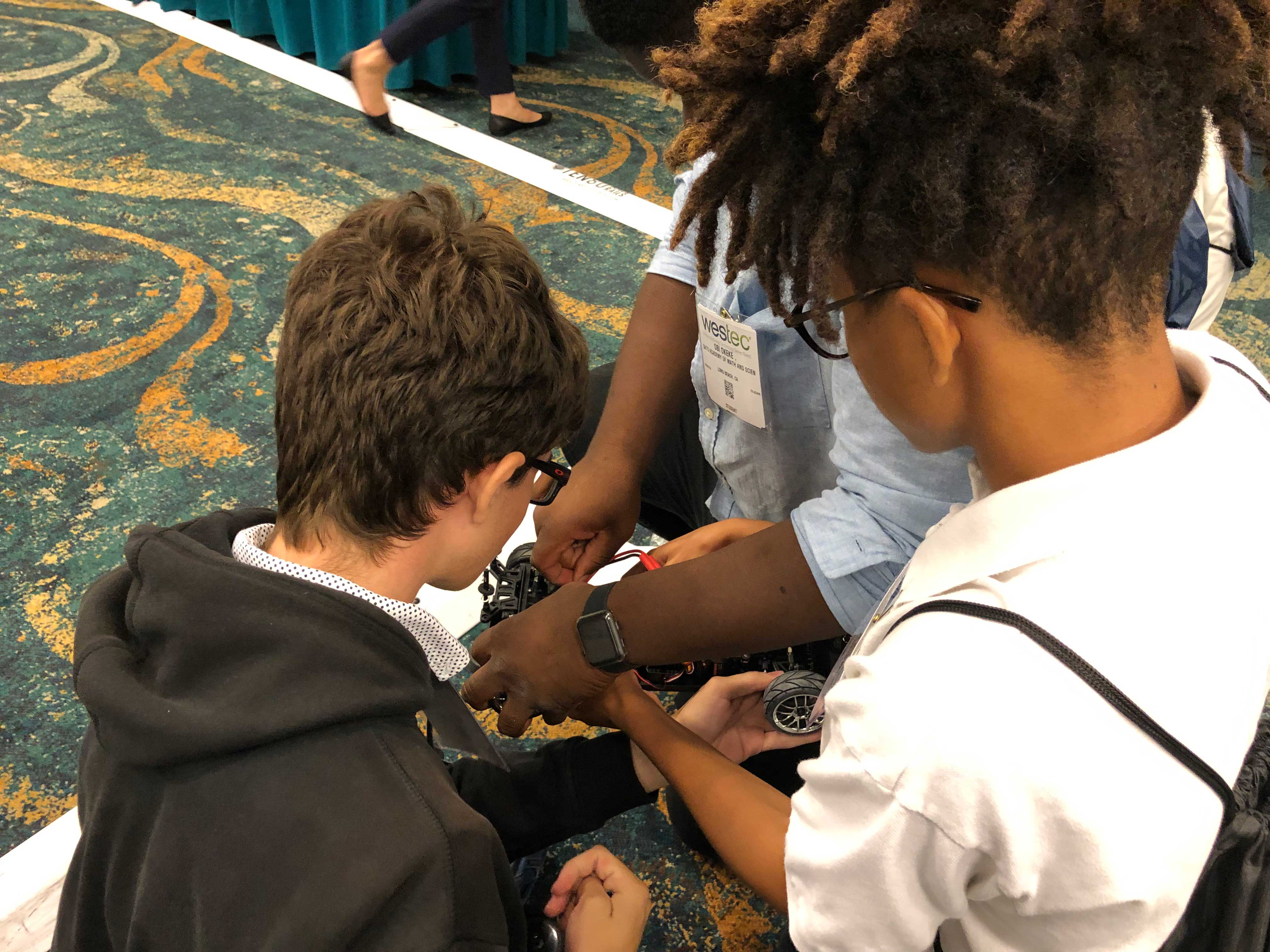 WESTEC-2019---Tobias-McIntosh,-Obiora-Okeke,-Jayce-Ferris-and-Noah-Gregory-building-their-race-car.jpg